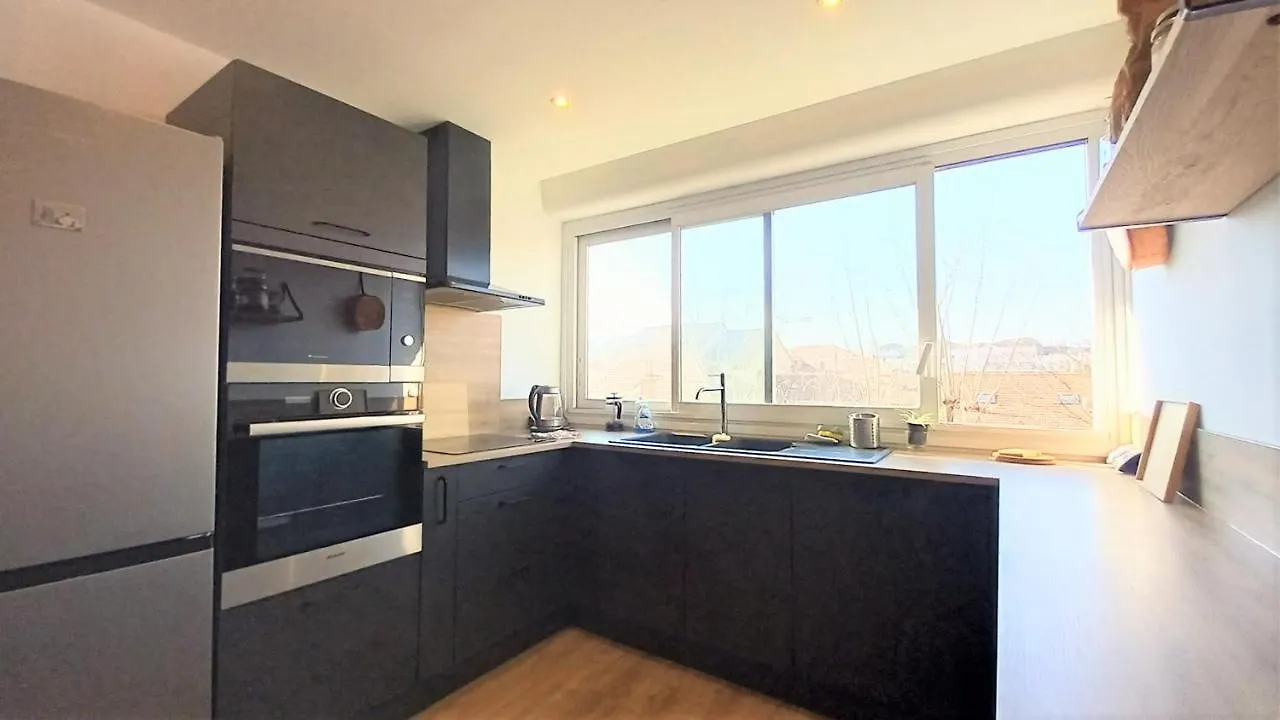 Magnifique Cocon - Metro A Republique - 2 Belles Chambres Avec Dressings - Wifi Gratuit - Netflix - Au Calme Absolu - Lumineux - Jardin Arbore Partage Dans La Residence Villeurbanne