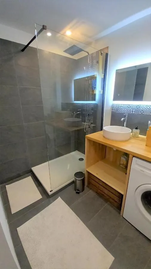 Magnifique Cocon - Metro A Republique - 2 Belles Chambres Avec Dressings - Wifi Gratuit - Netflix - Au Calme Absolu - Lumineux - Jardin Arbore Partage Dans La Residence Villeurbanne Appartement