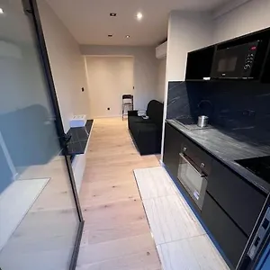 Appartement Studio Rez De Jardin, Villeurbanne